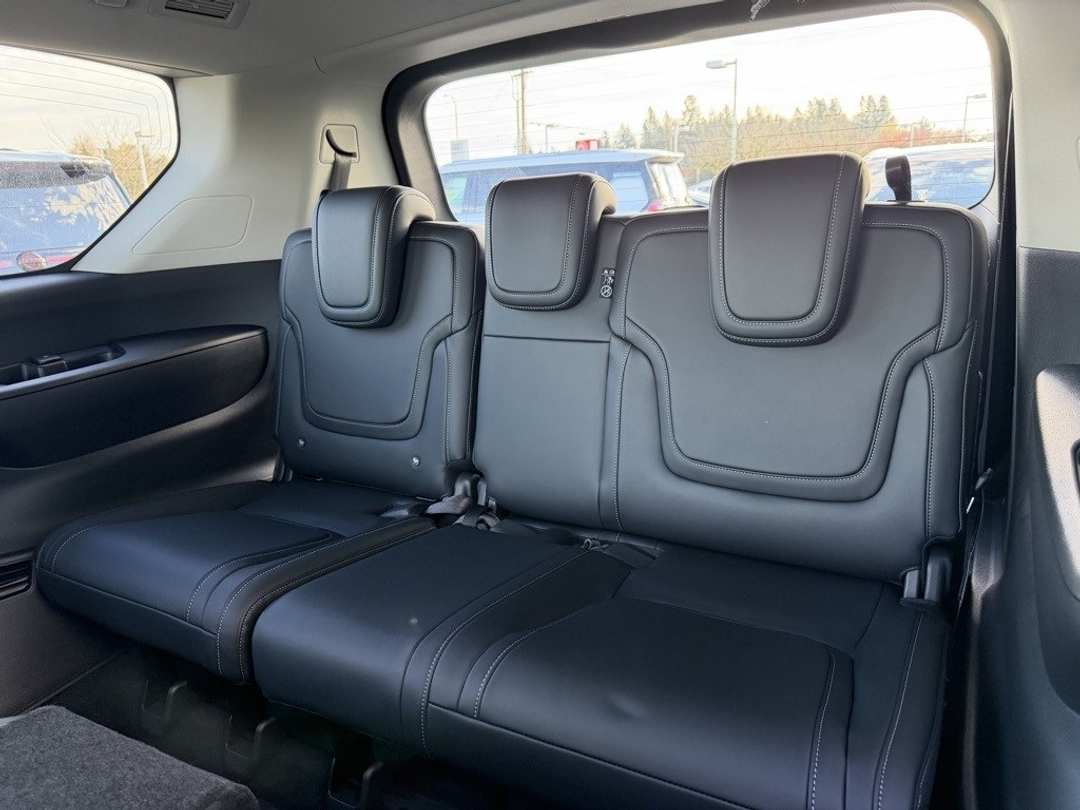 2026 Nissan Armada SV - Image 32