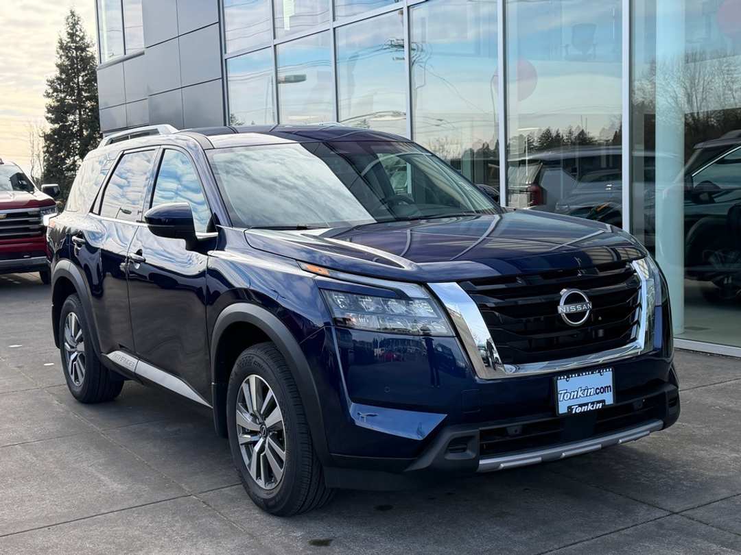 2025 Nissan Pathfinder SL - Image 2
