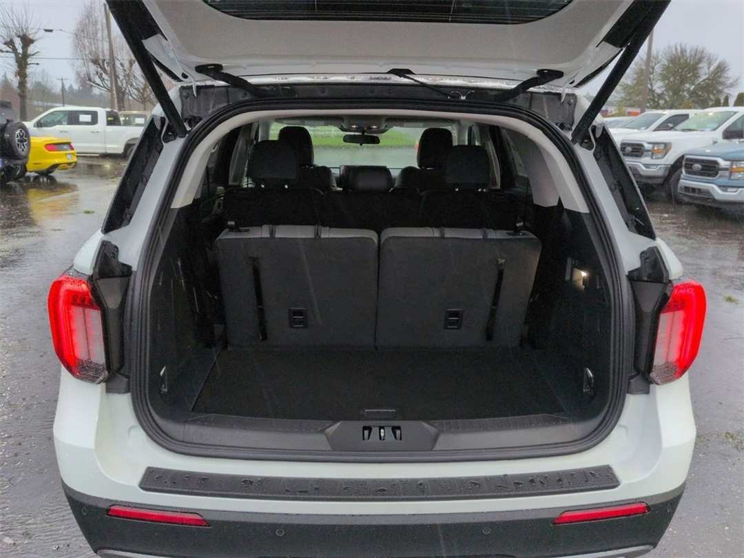 2026 Ford Explorer Active - Image 24