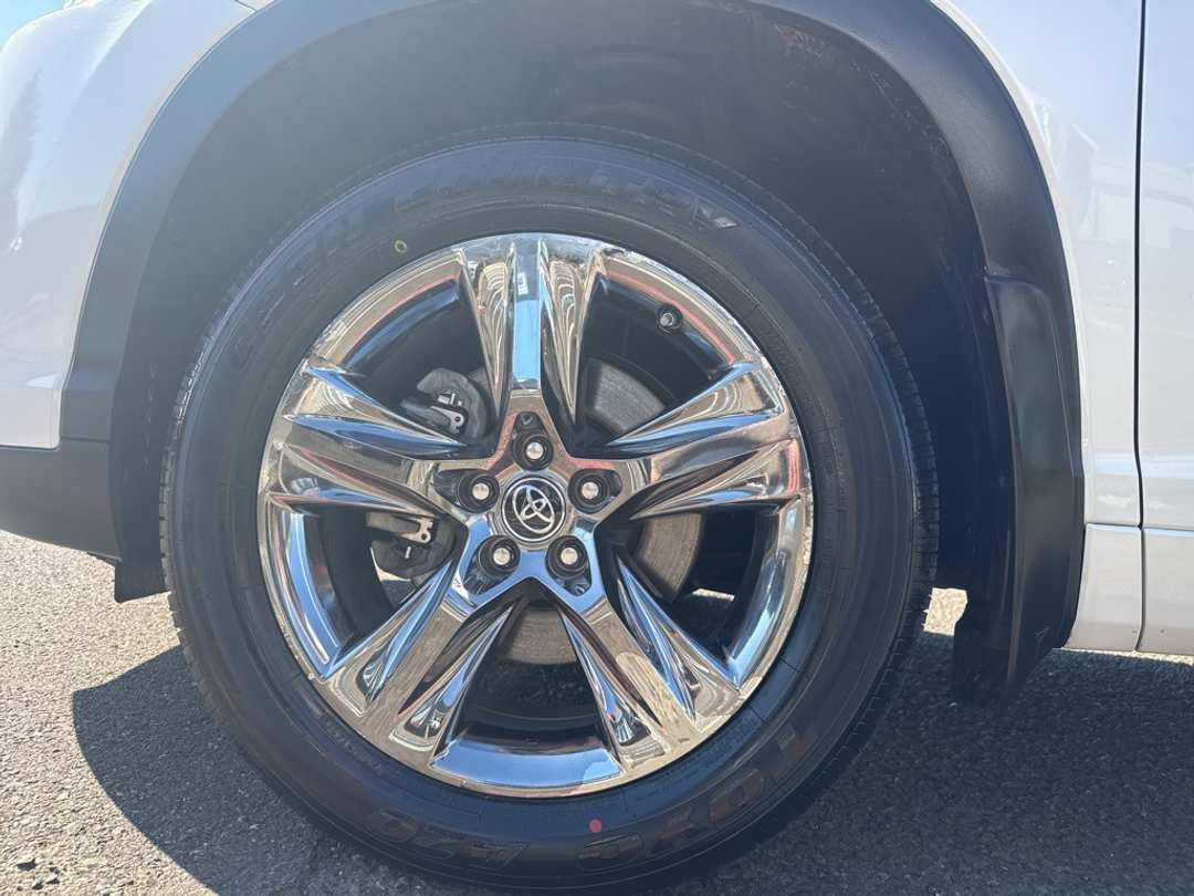 2019 Toyota Highlander - Image 9