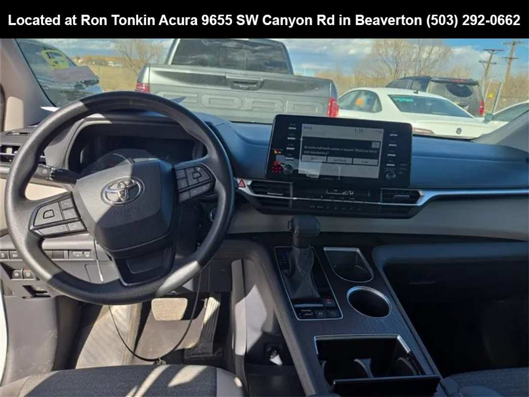 2023 Toyota Sienna LE - Image 10