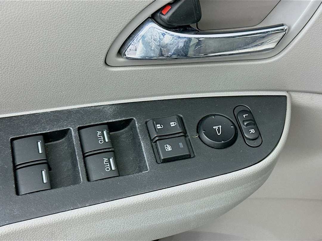 2017 Honda Odyssey SE - Image 17