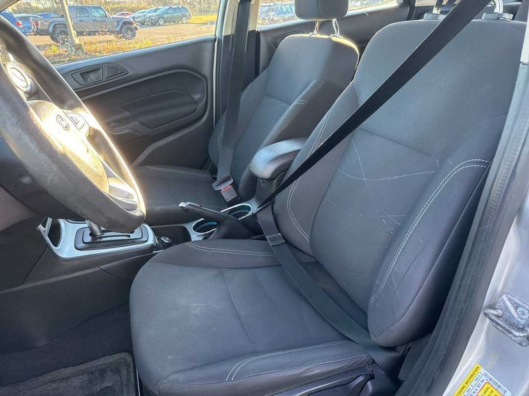 2018 Ford Fiesta SE - Image 13