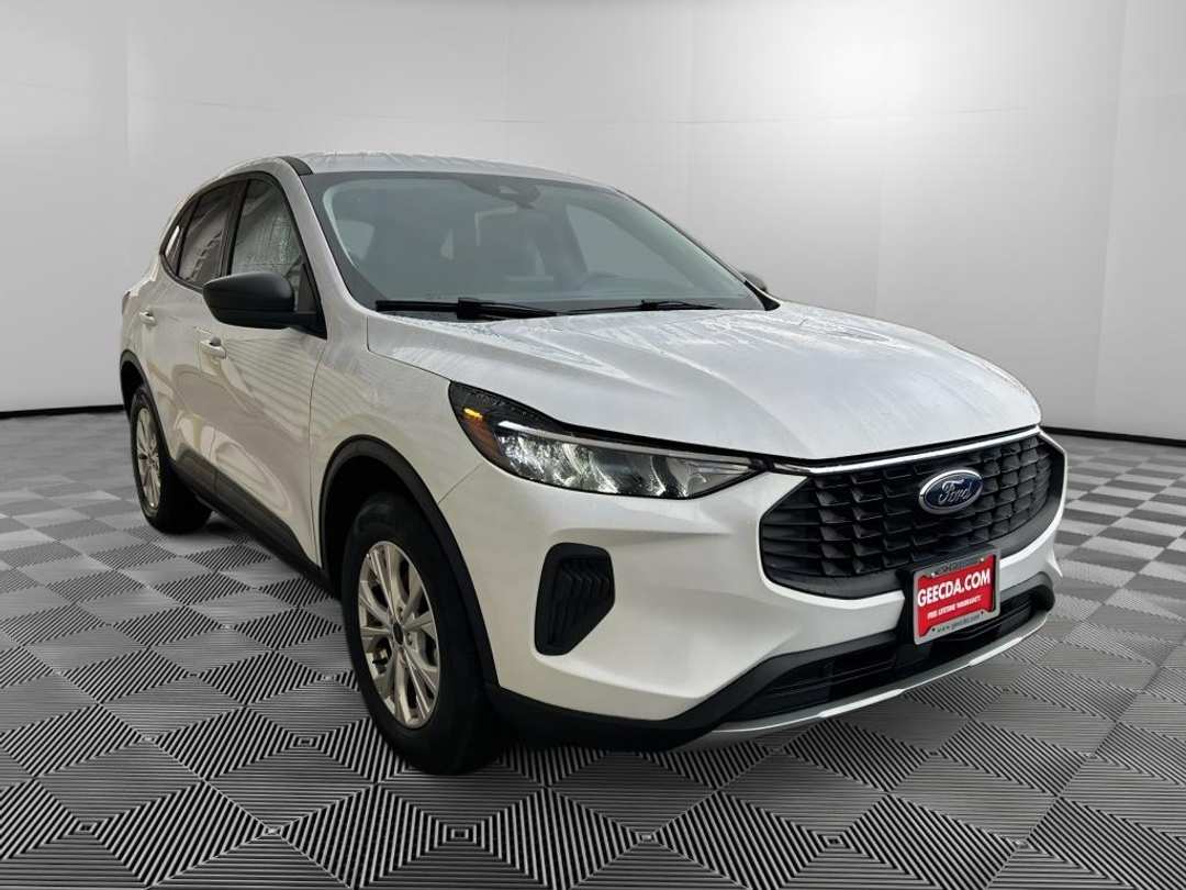 2025 Ford Escape Active - Image 3