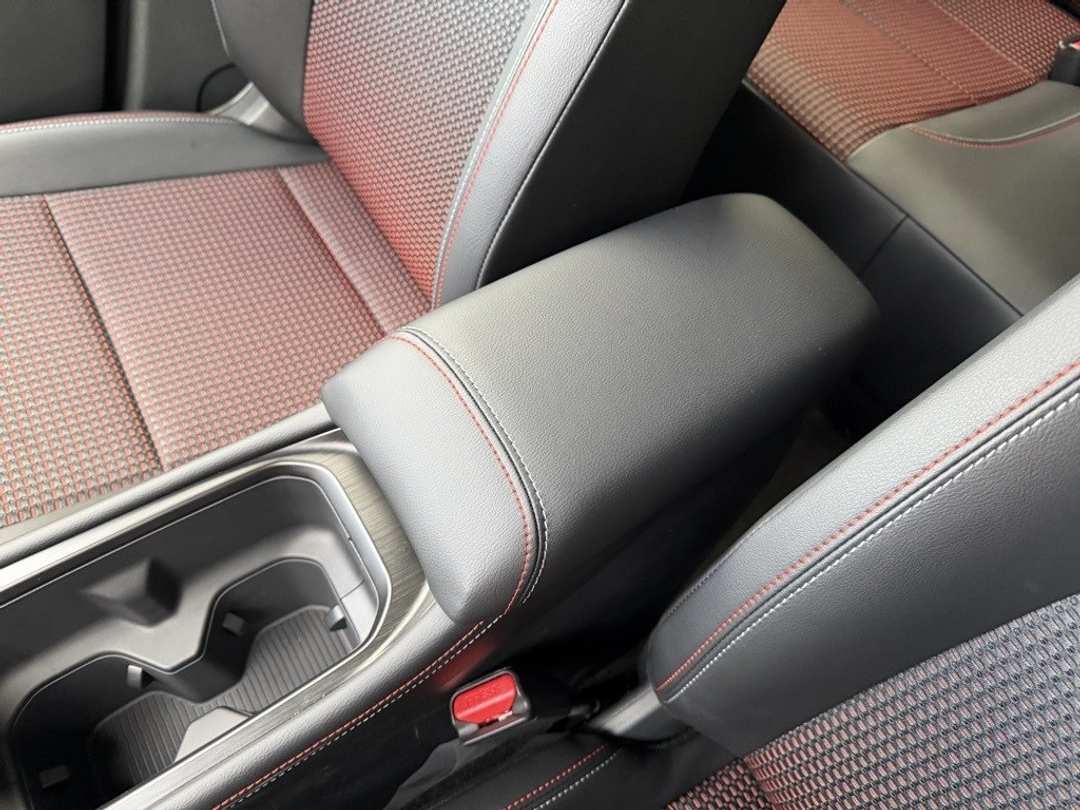 2026 Nissan Kicks SR - Image 25