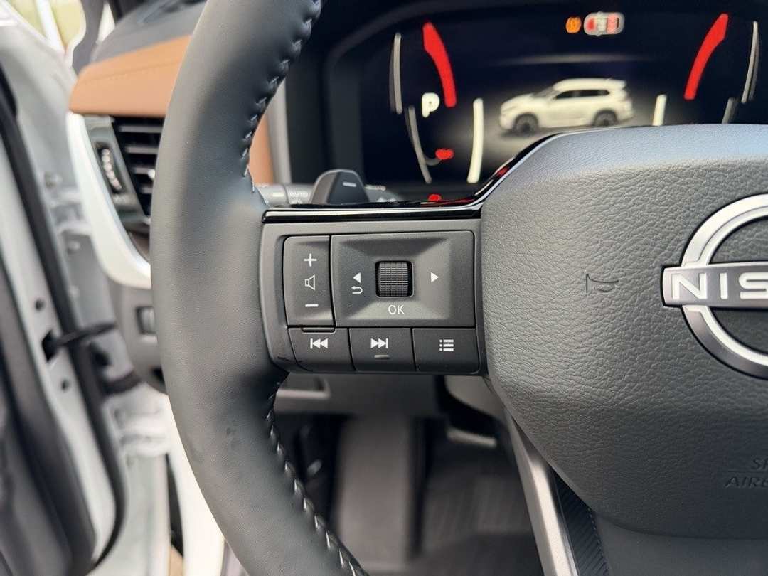 2026 Nissan Rogue Platinum - Image 17