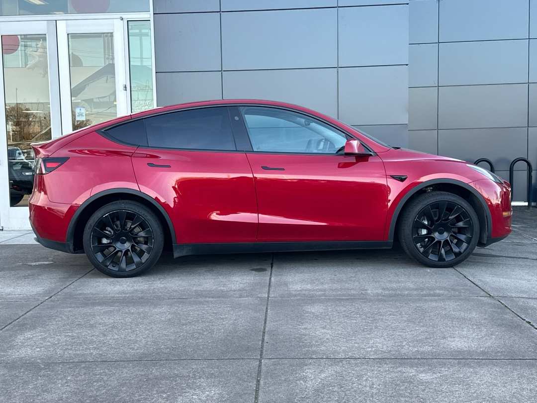 2023 Tesla Model Y Long Range - Image 2