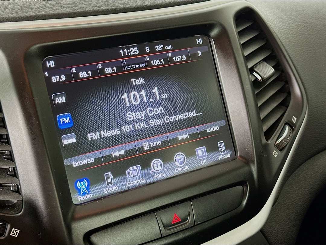 2018 Jeep Cherokee Latitude Plus - Image 15