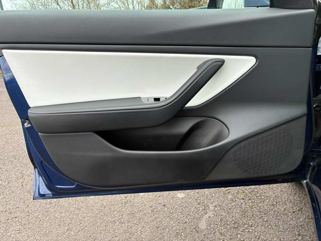 2019 Tesla Model 3 Standard Range Plus - Image 18