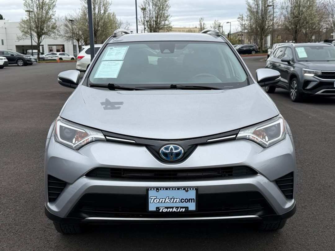 2018 Toyota Rav4 LE - Image 3