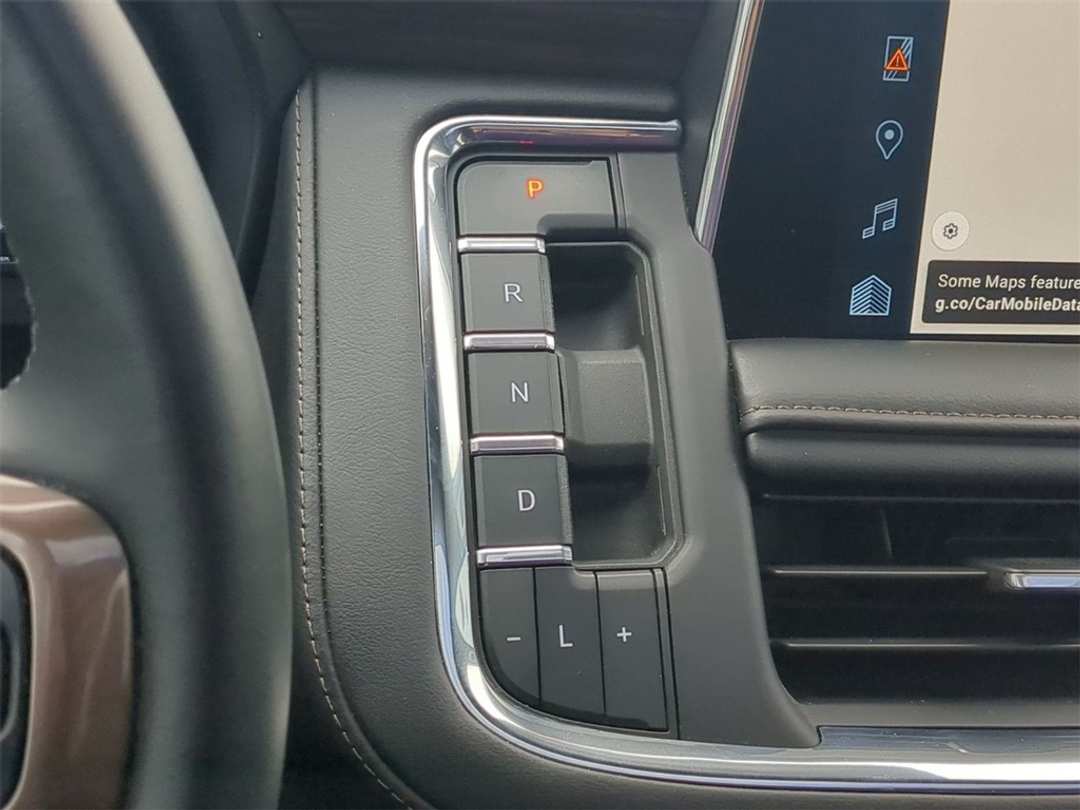 2023 Chevrolet Suburban High Country - Image 20