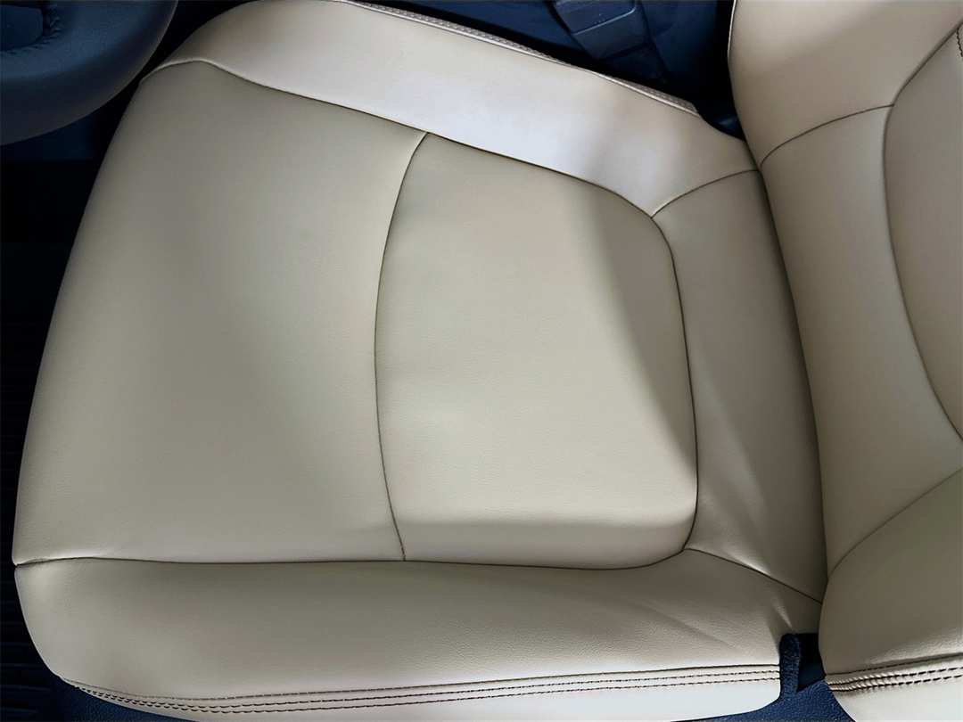 2025 Toyota Rav4 XLE Premium - Image 20