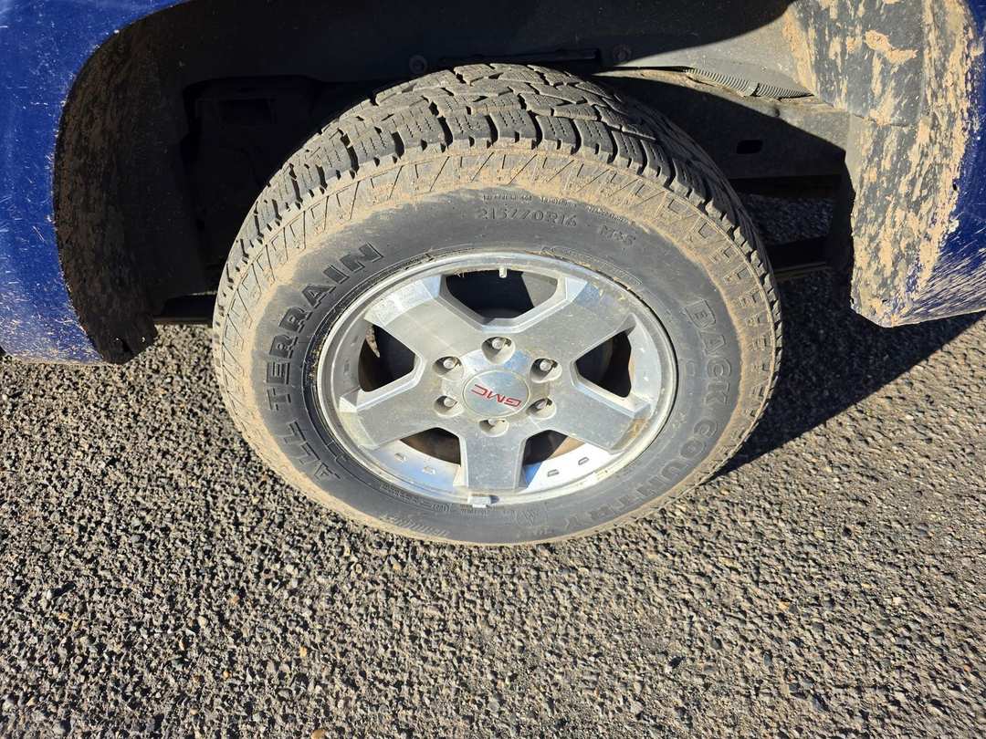 2011 GMC Canyon SLE1 - Image 9