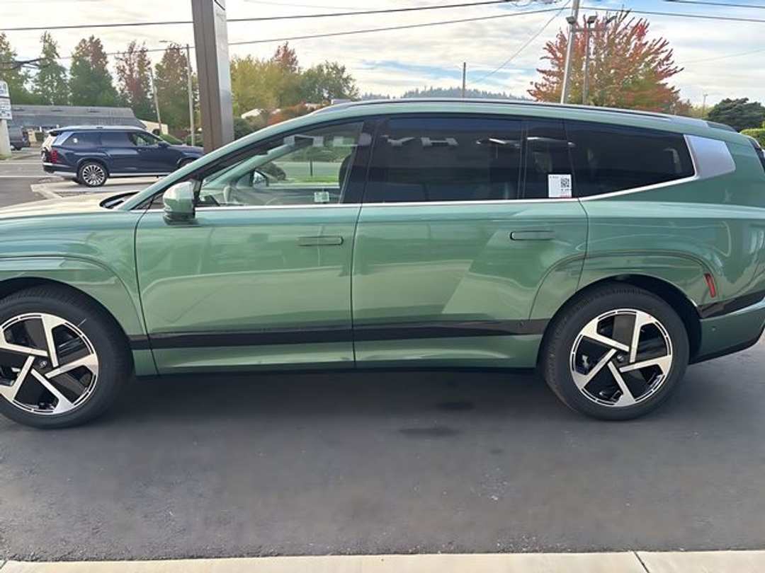 2026 Hyundai Ioniq 9 Performance Calligraphy - Image 2