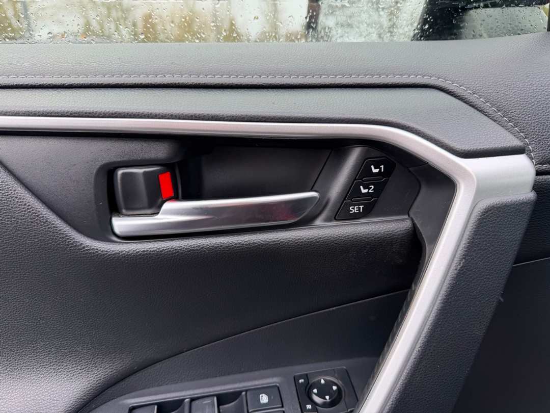 2019 Toyota Rav4 Limited - Image 13