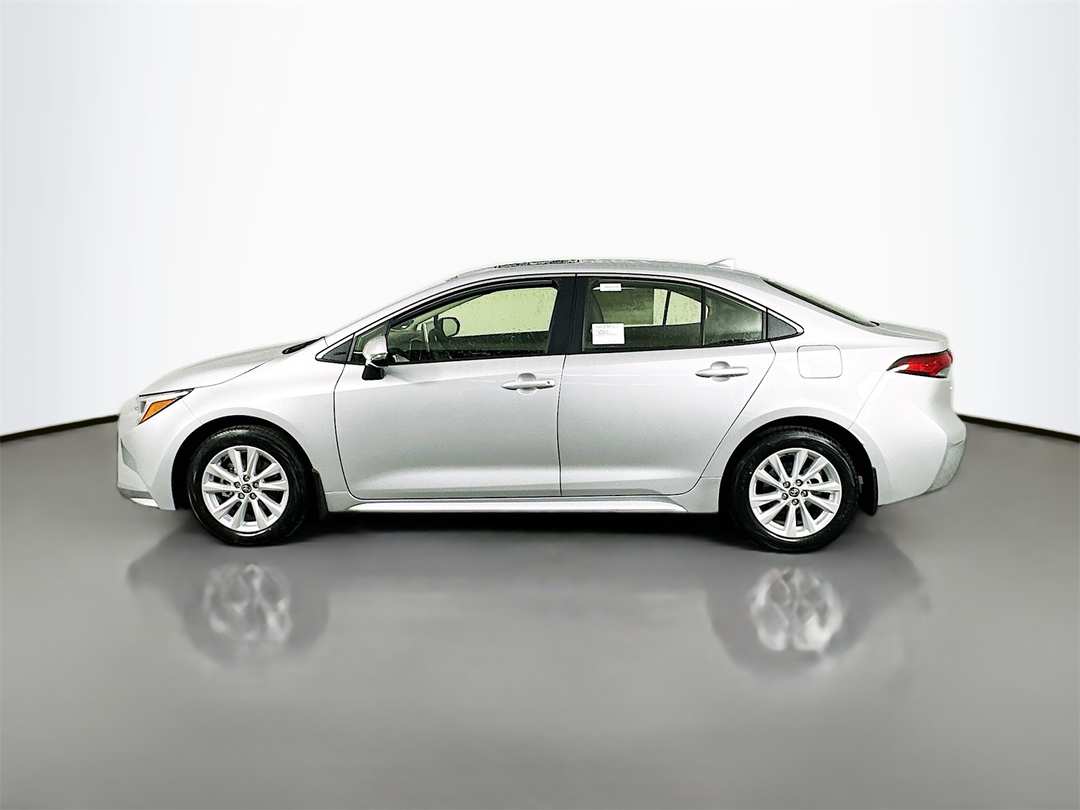 2026 Toyota Corolla XLE - Image 4