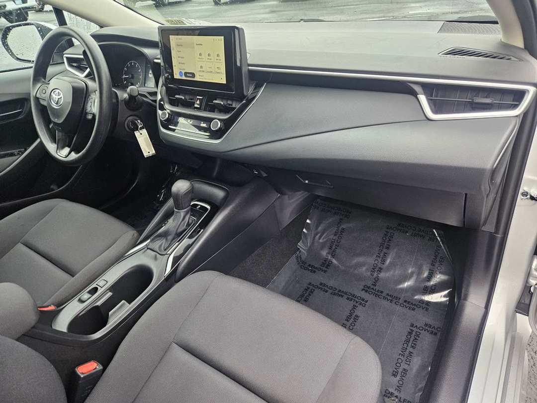 2025 Toyota Corolla LE - Image 35