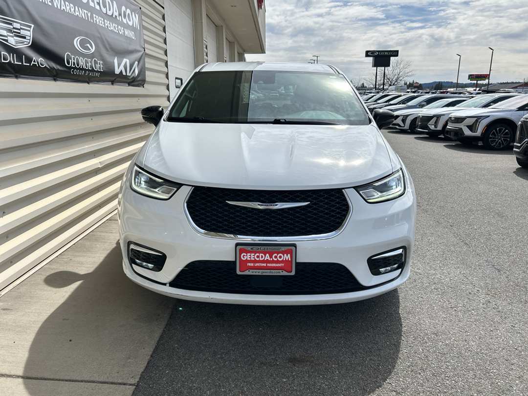 2025 Chrysler Pacifica Select - Image 2