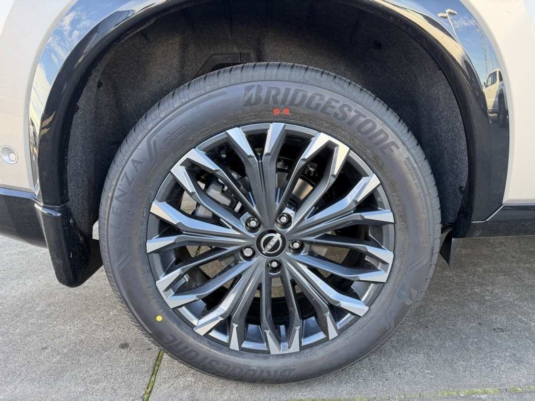 2026 Nissan Rogue Platinum - Image 12