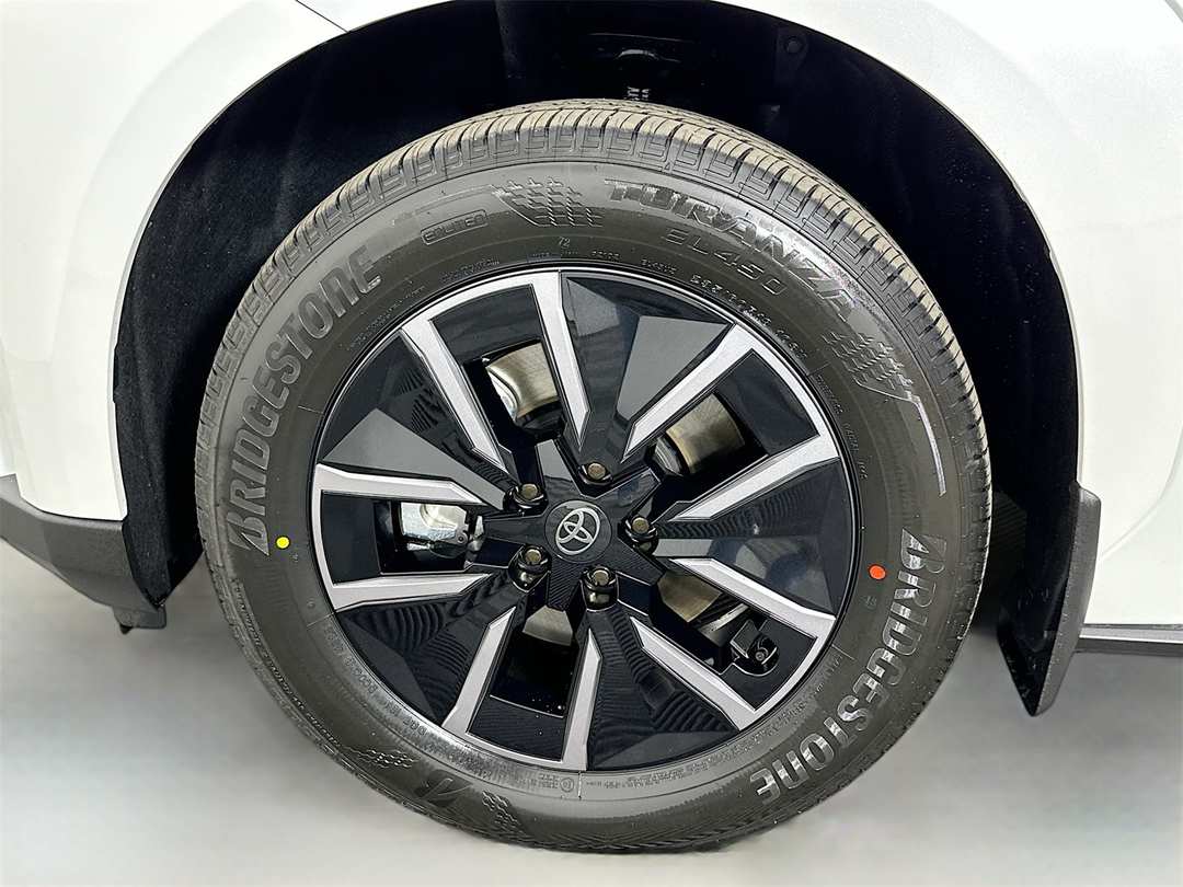 2026 Toyota Bz XLE Plus - Image 31