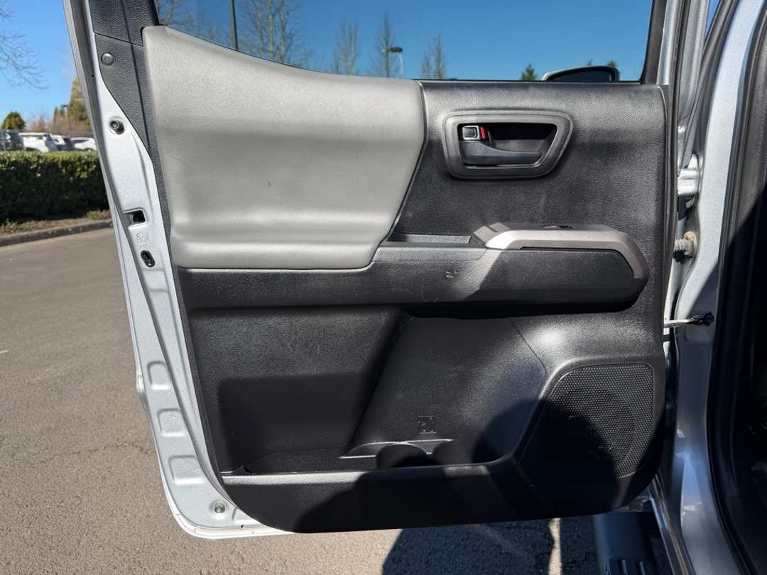 2021 Toyota Tacoma SR5 - Image 29