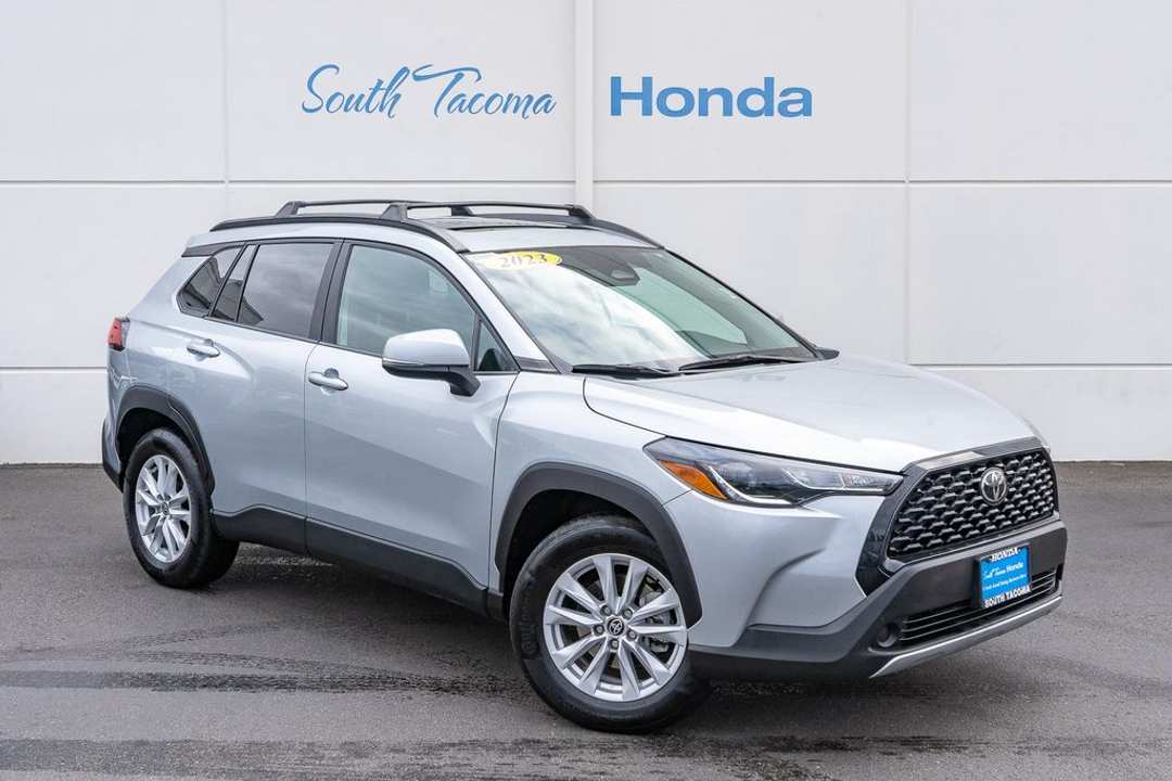 2023 Toyota Corolla Cross LE - Image 2