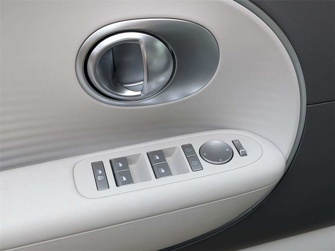 2026 Hyundai Ioniq 9 SE - Image 10