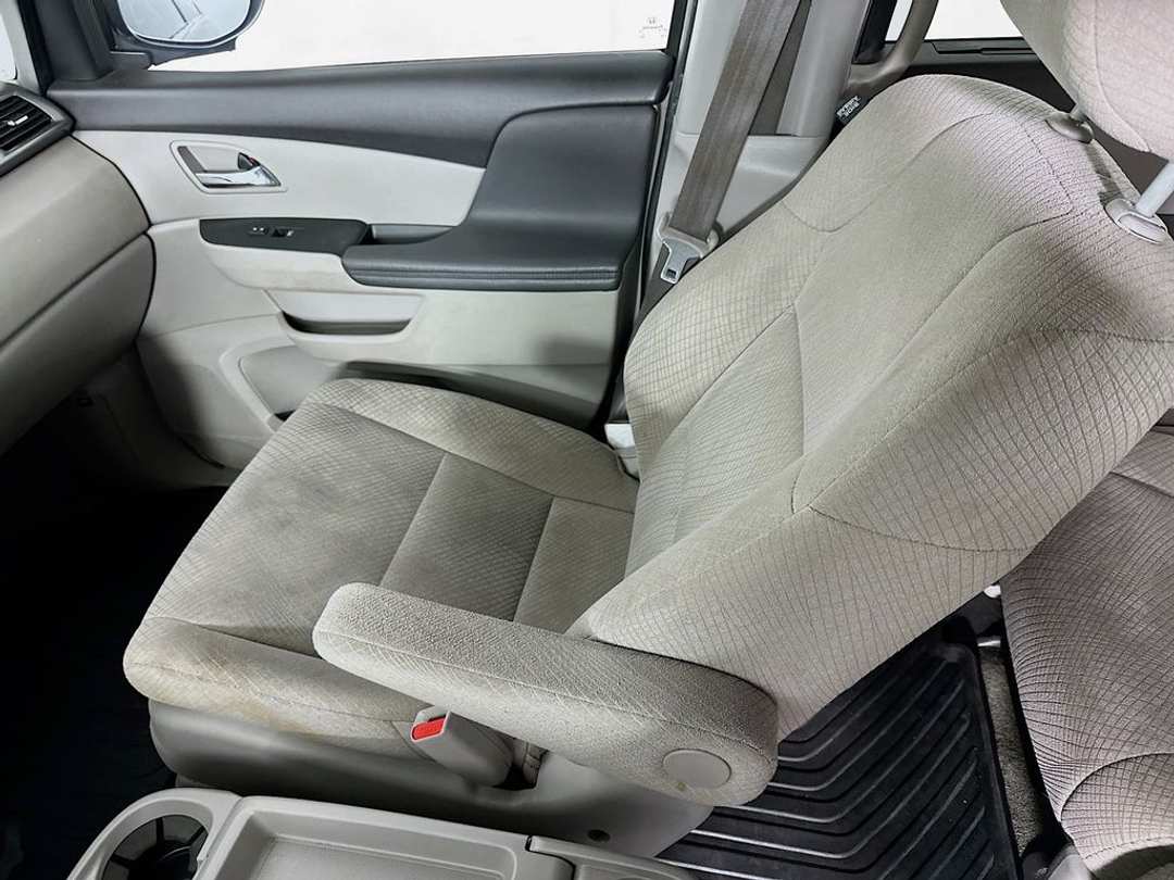 2017 Honda Odyssey SE - Image 21