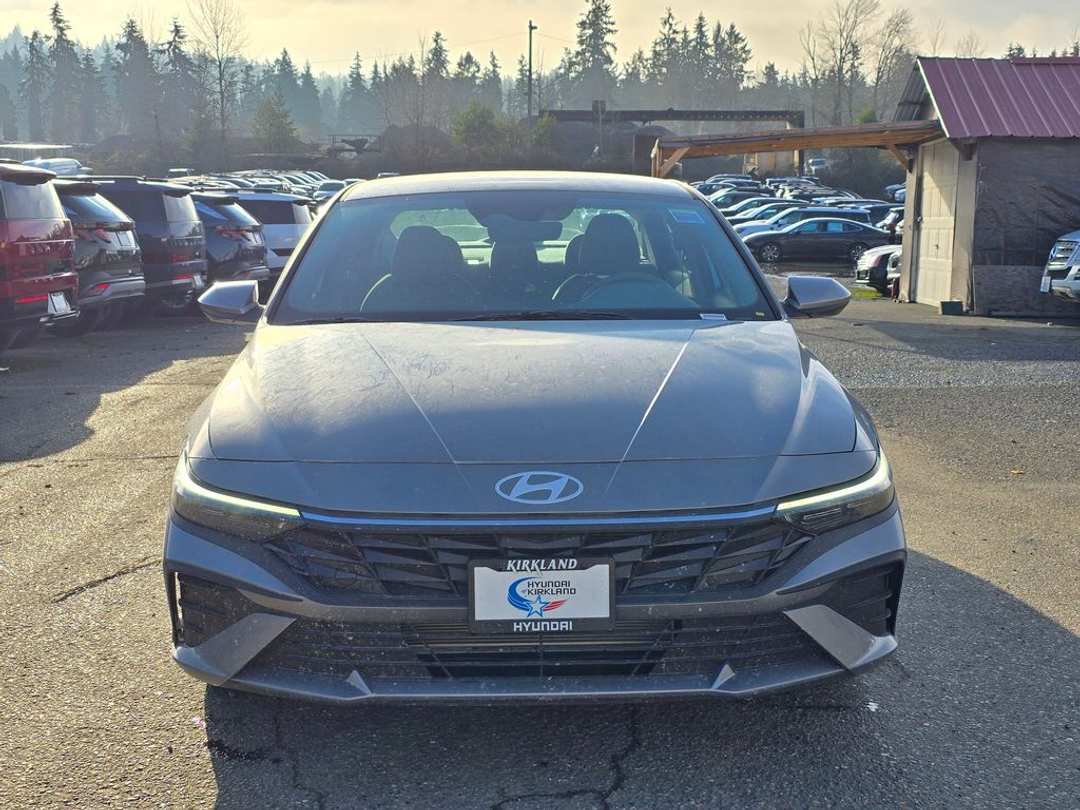 2025 Hyundai Elantra SE - Image 2