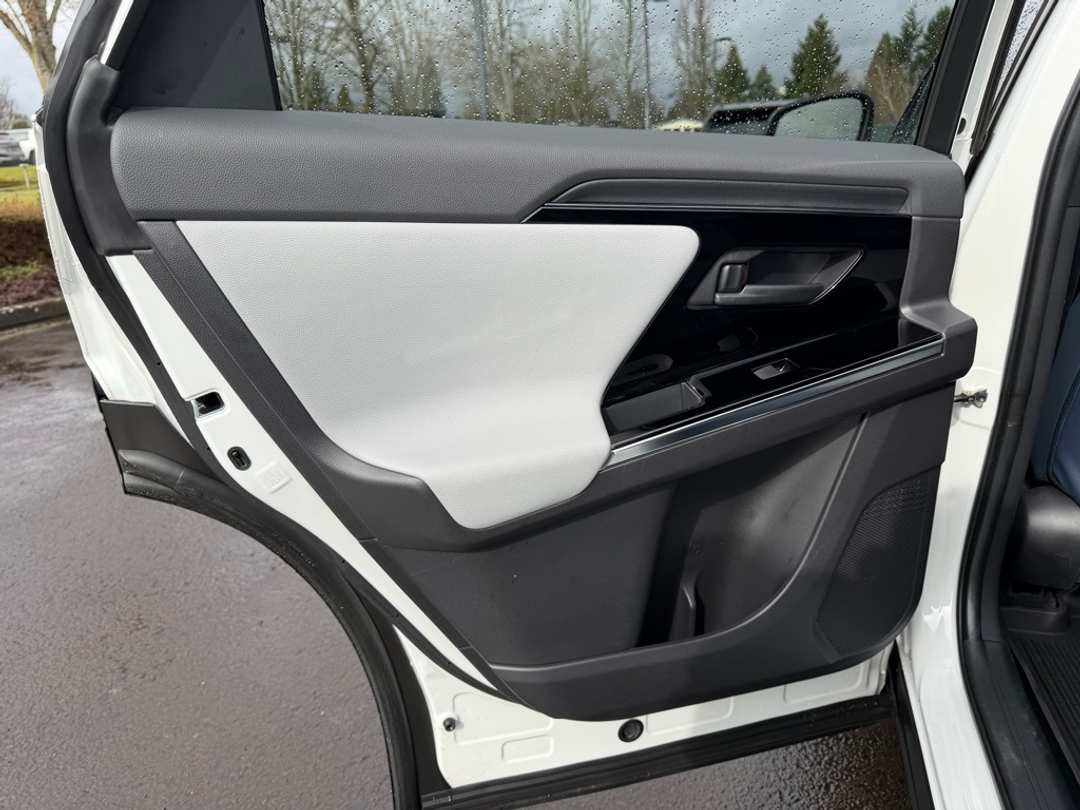 2023 Subaru Solterra Touring - Image 31