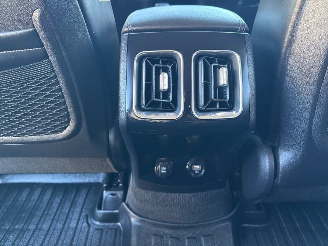 2022 Kia Sorento S - Image 22