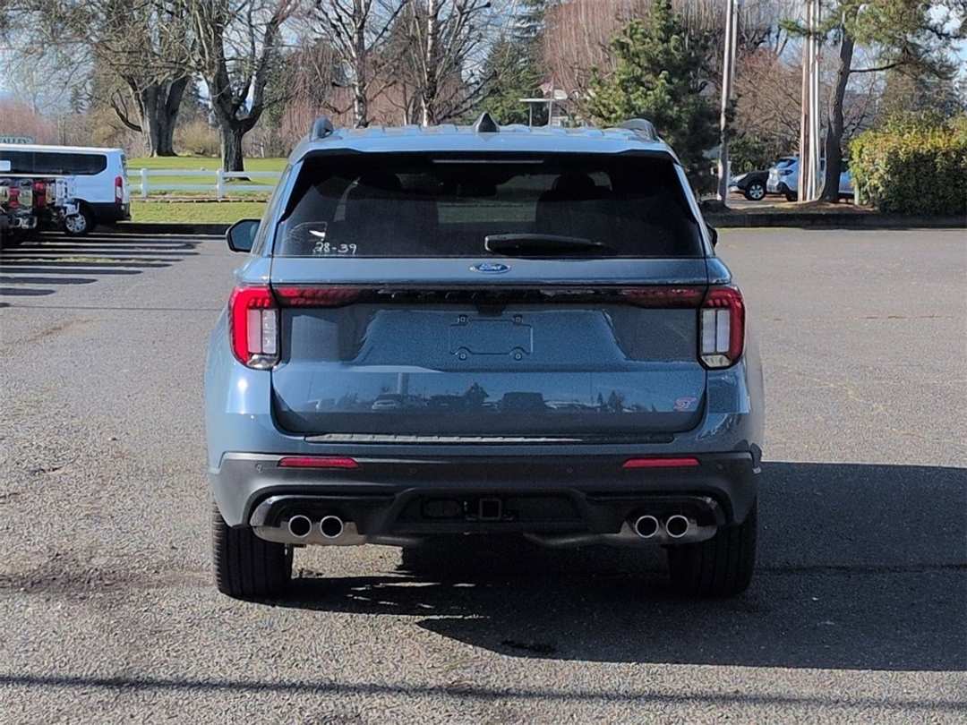 2026 Ford Explorer ST - Image 4
