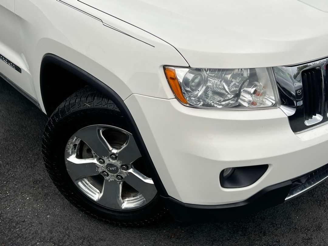 2011 Jeep Grand Cherokee Limited - Image 2