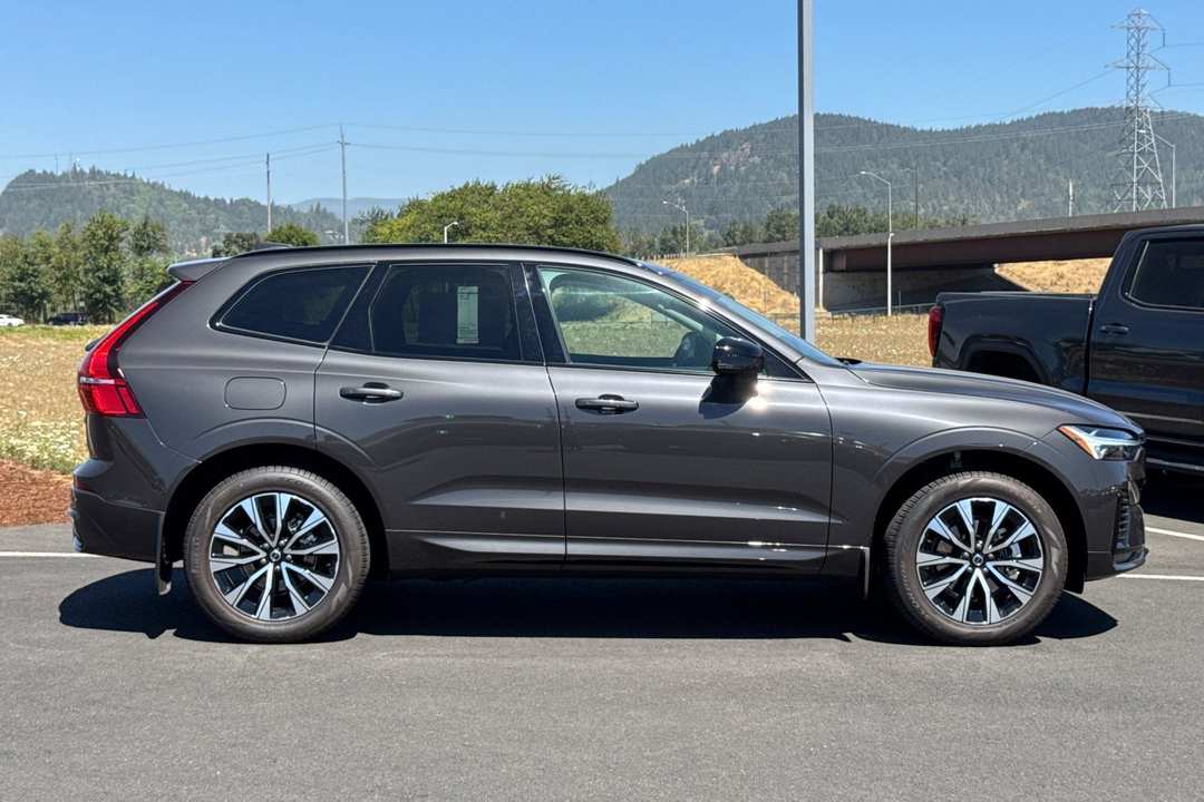 2025 Volvo Xc60 B5 Core - Image 2