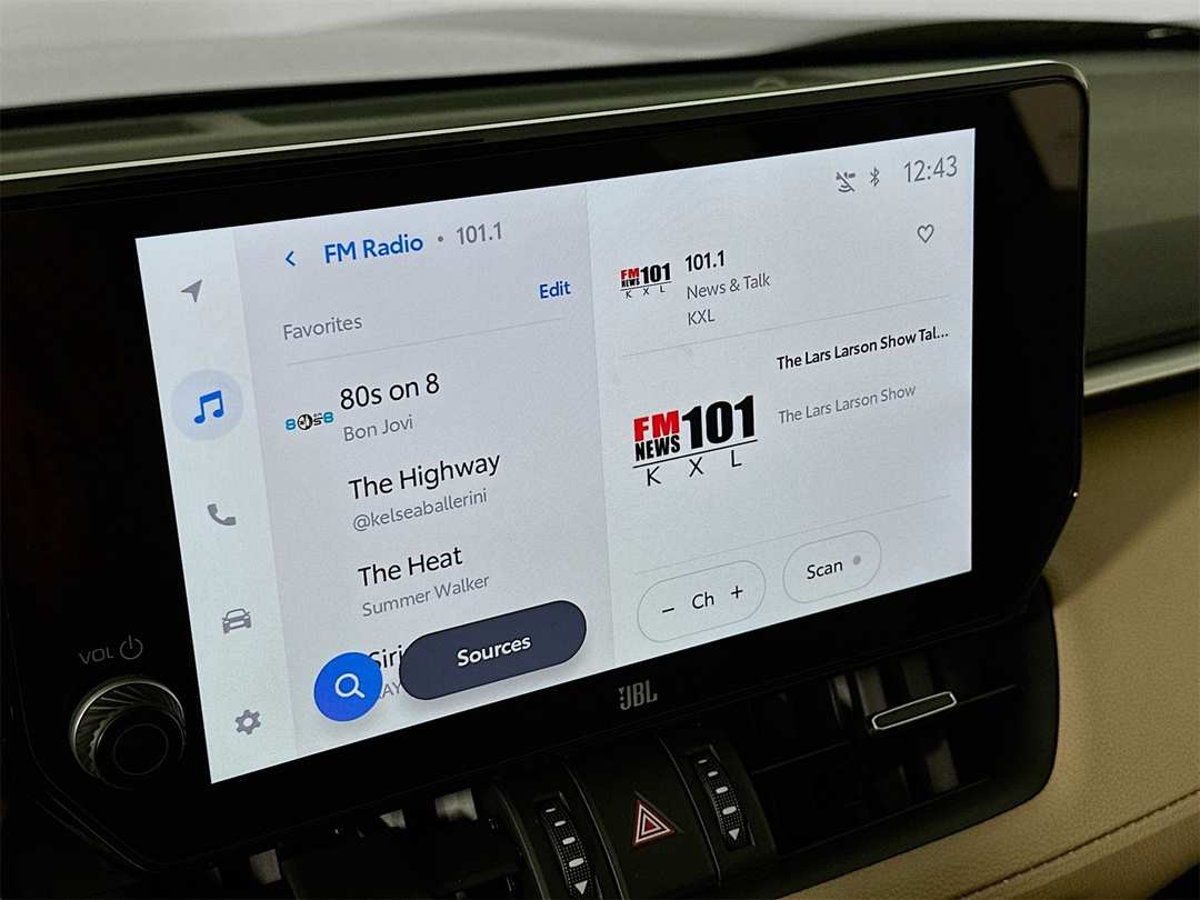 2025 Toyota Rav4 XLE Premium - Image 15