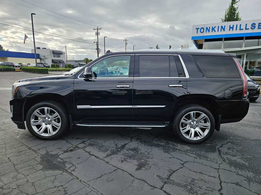 2019 Cadillac Escalade Luxury - Image 3