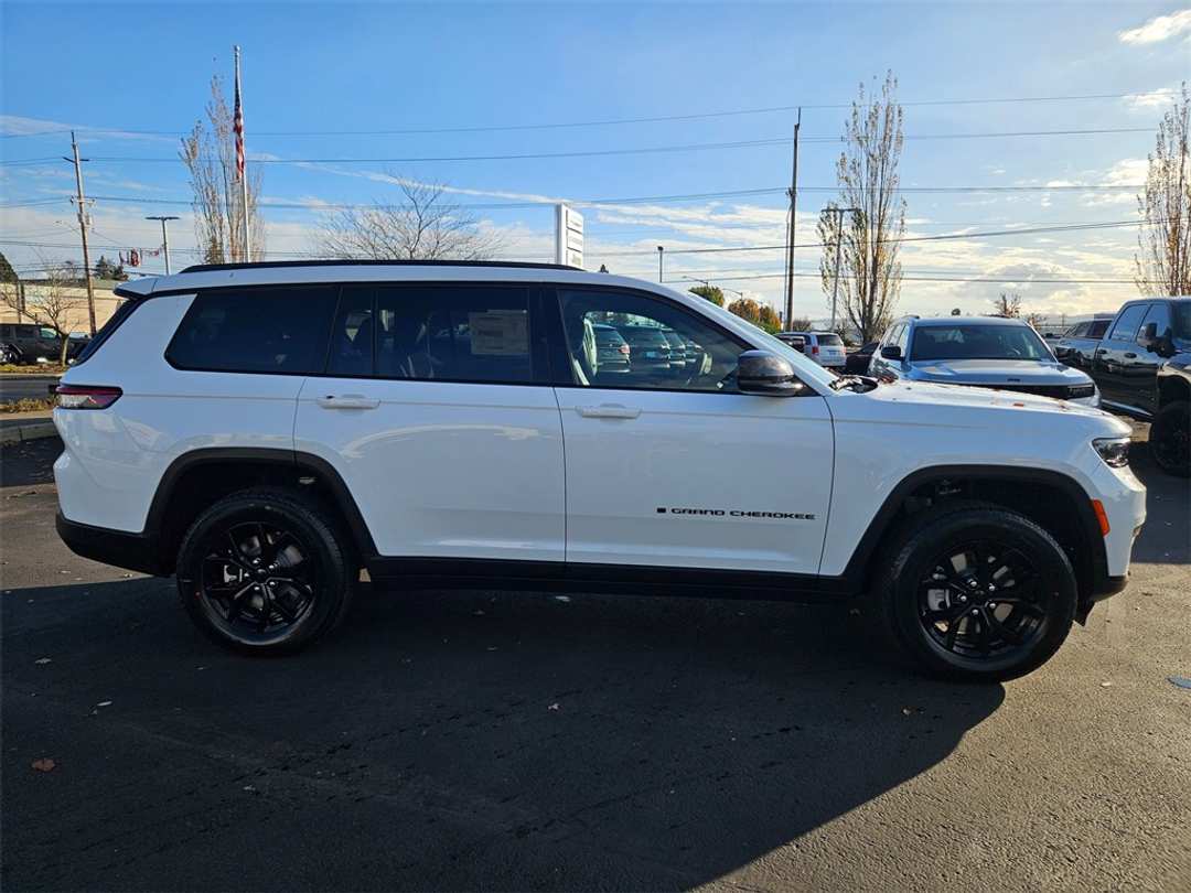 2025 Jeep Grand Cherokee L Altitude X - Image 7