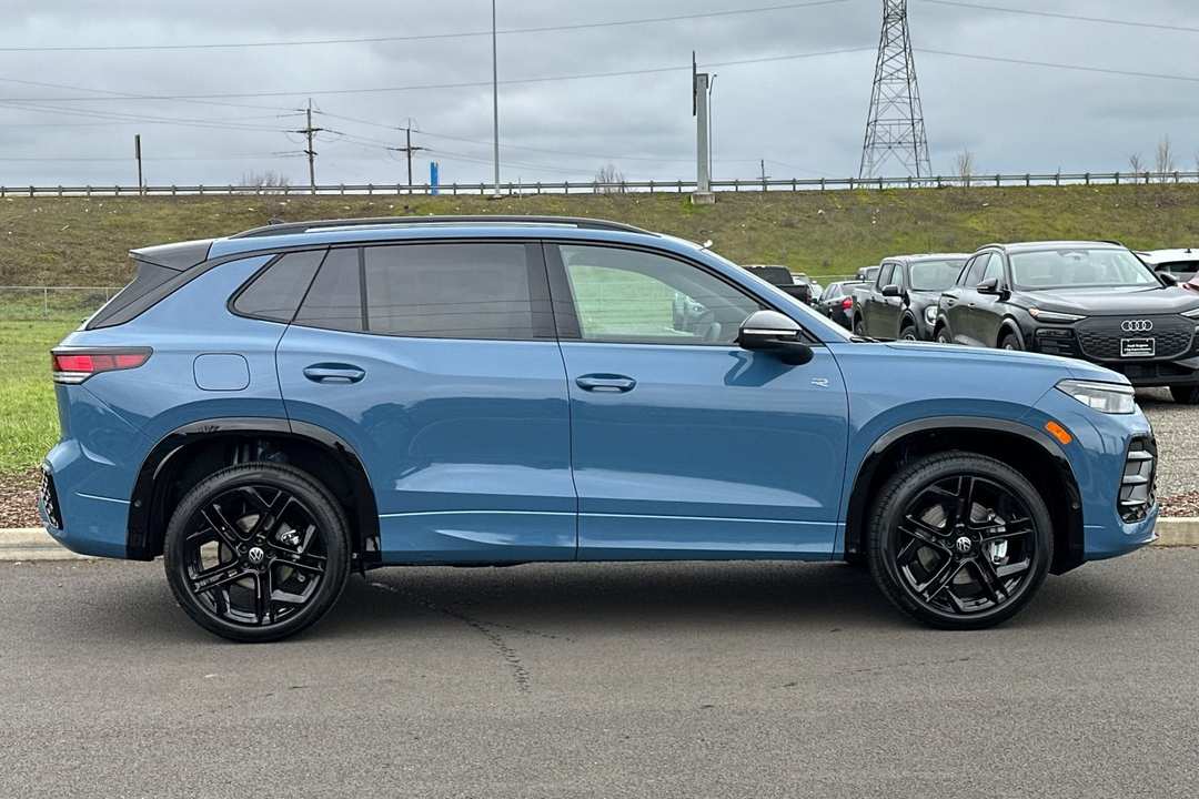 2026 Volkswagen Tiguan 2.0T SE RLine Black - Image 2