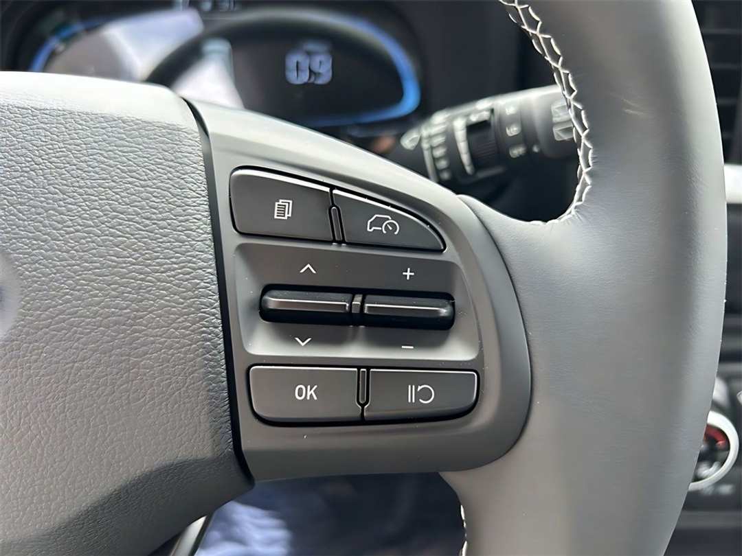 2025 Hyundai Venue Limited - Image 15