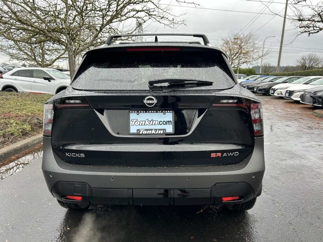 2025 Nissan Kicks SR - Image 6