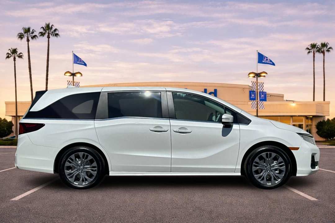 2026 Honda Odyssey Touring - Image 3