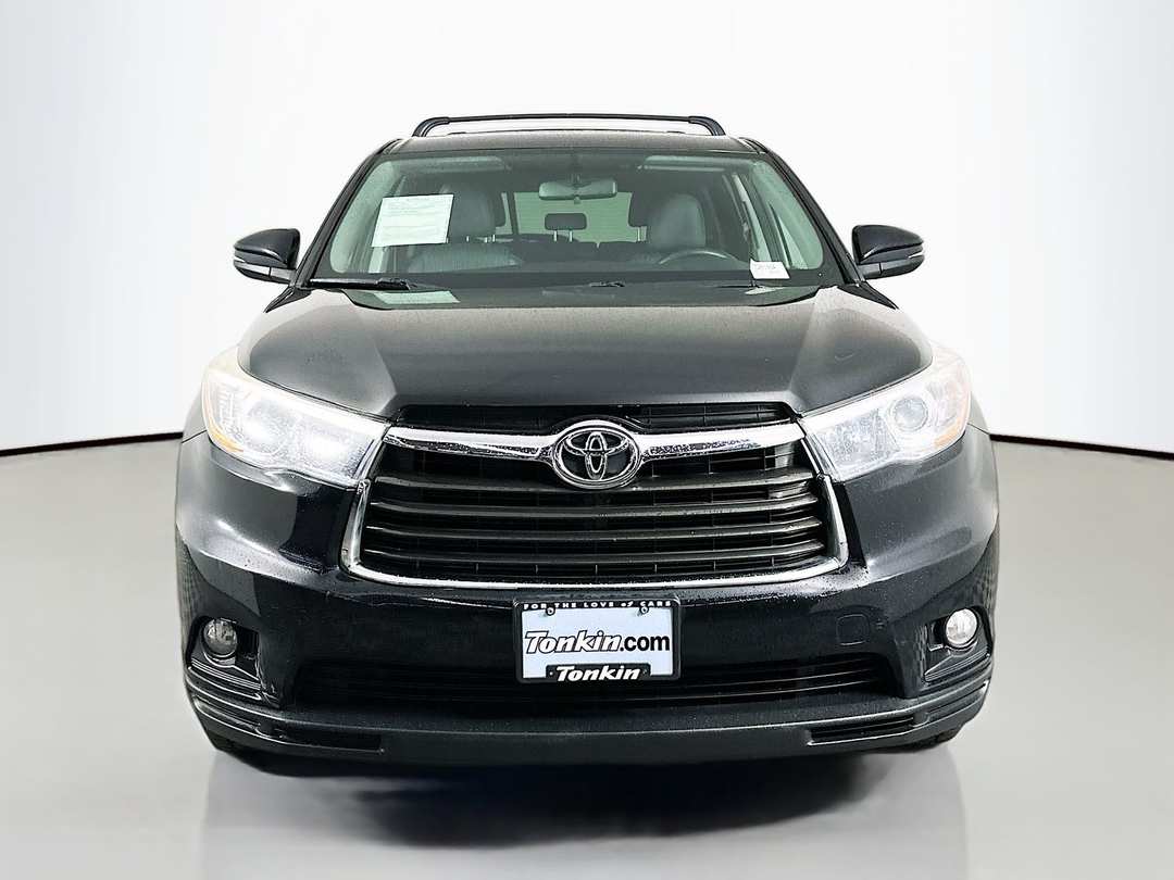 2015 Toyota Highlander LE Plus V6 - Image 2
