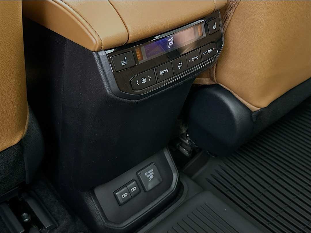 2026 Toyota Highlander Platinum - Image 27