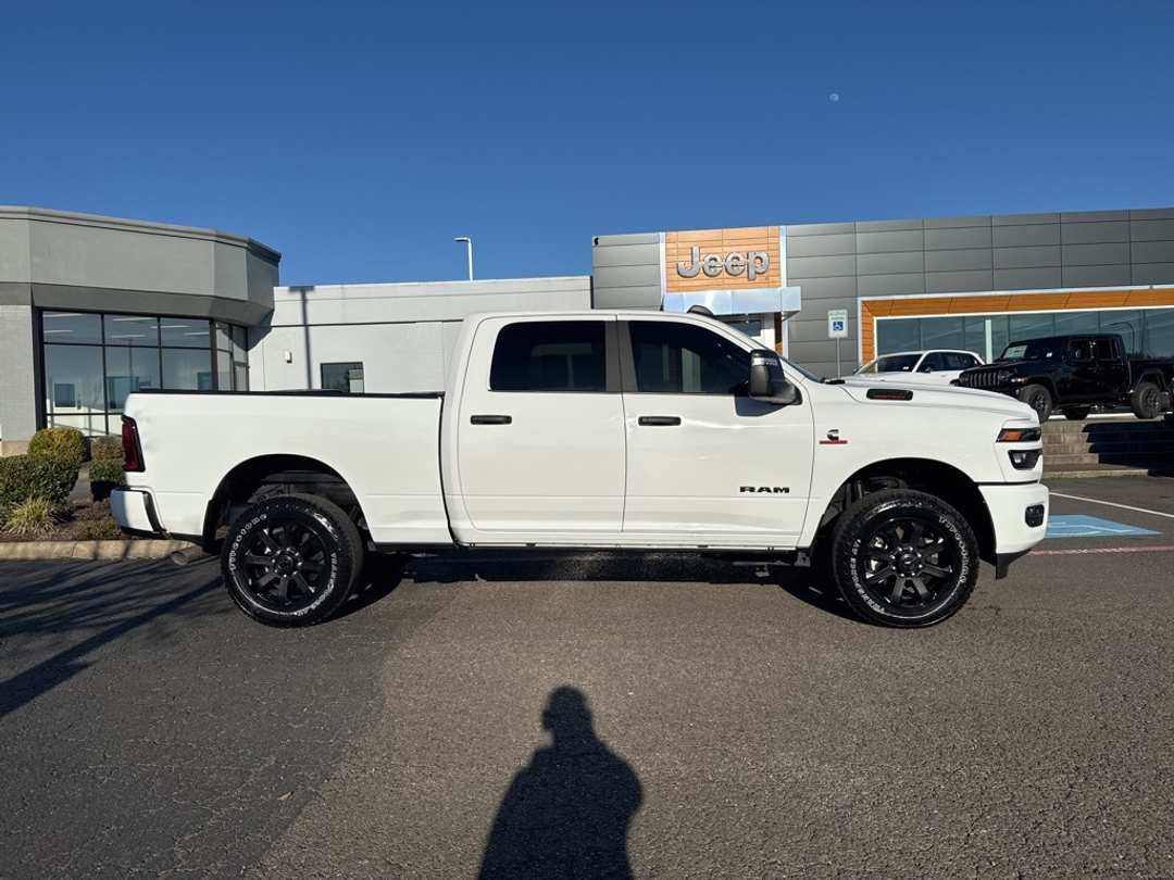 2025 Ram 2500 Big Horn - Image 9
