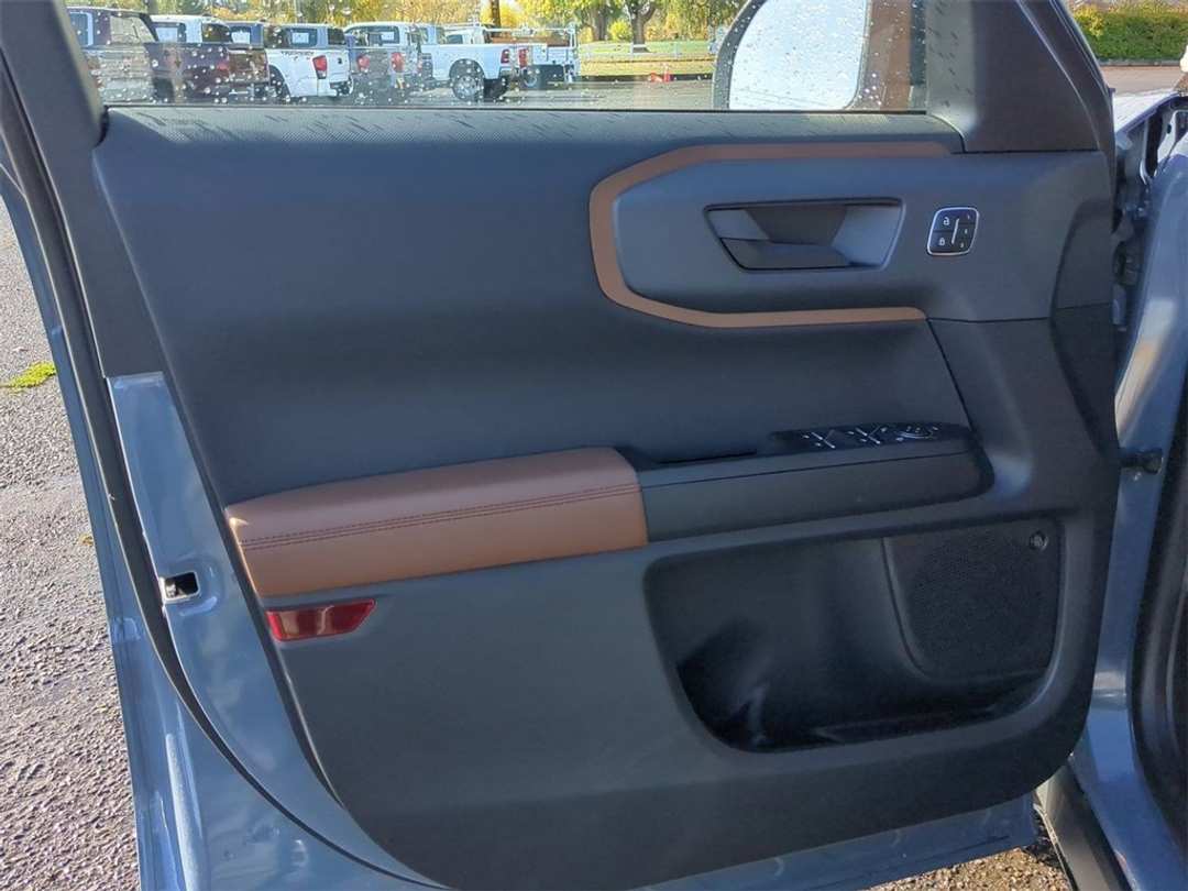 2024 Ford Bronco Sport Outer Banks - Image 9