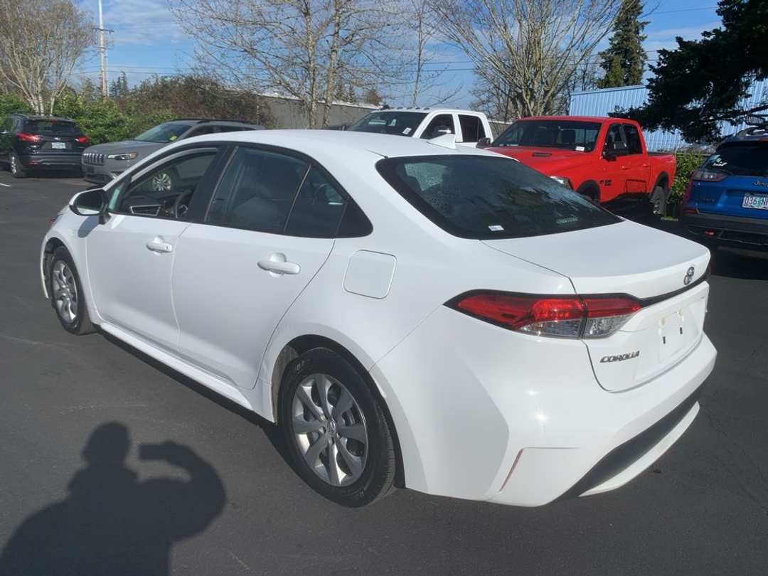 2021 Toyota Corolla LE - Image 2