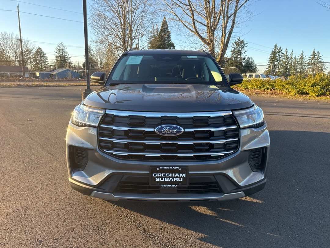 2025 Ford Explorer Active - Image 2