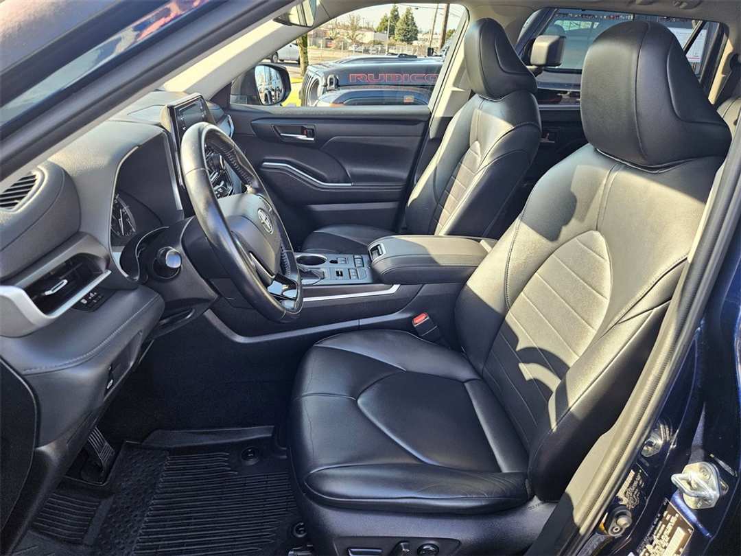 2020 Toyota Highlander XLE - Image 14