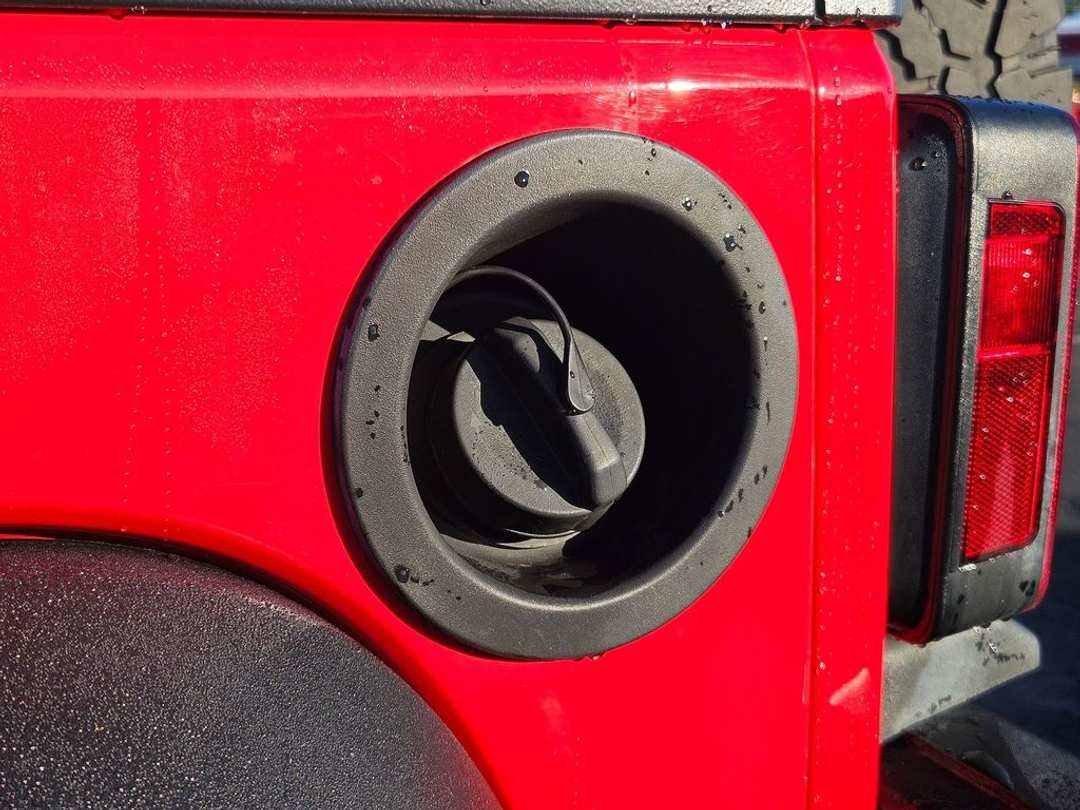 2017 Jeep Wrangler Unlimited Sport - Image 28