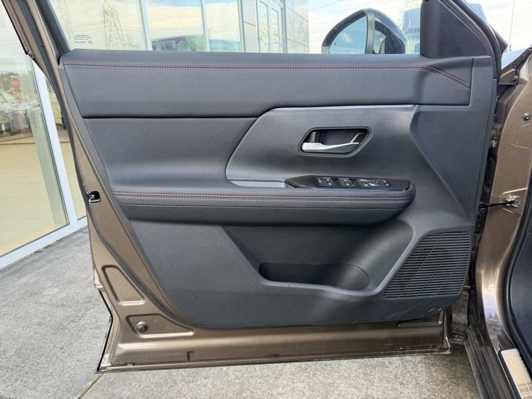 2026 Nissan Kicks SR - Image 11